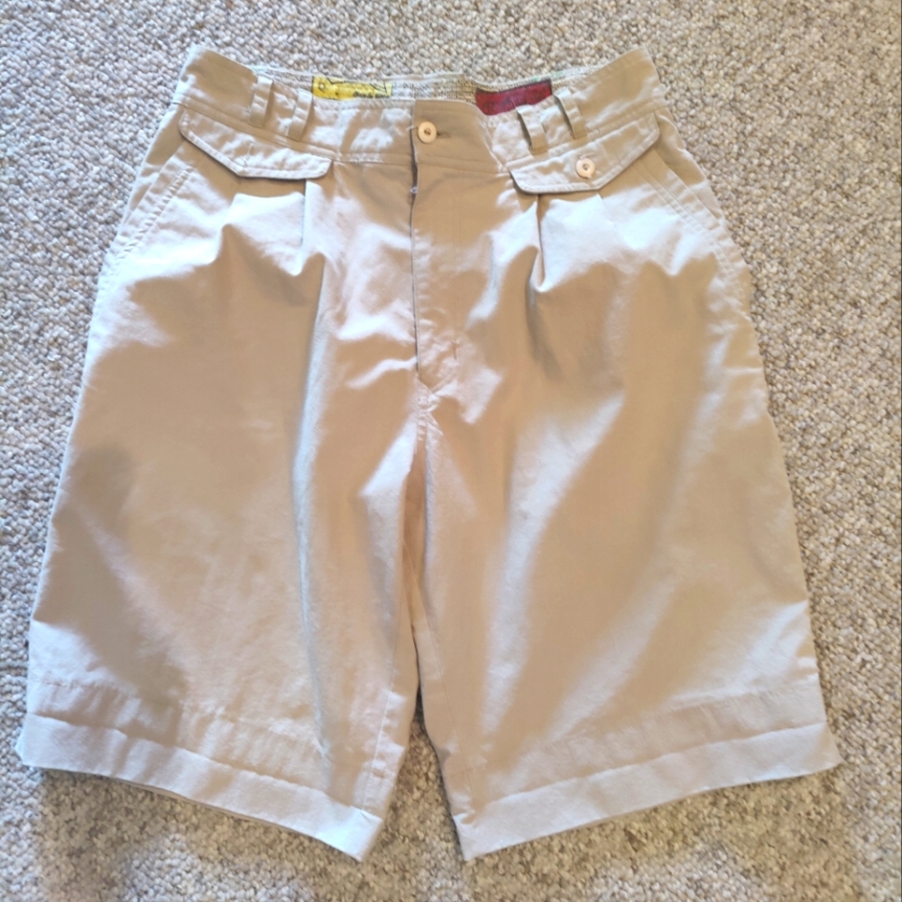 Bugle Boy Beige Casual Shorts. Men's Size 32. In Great condition.